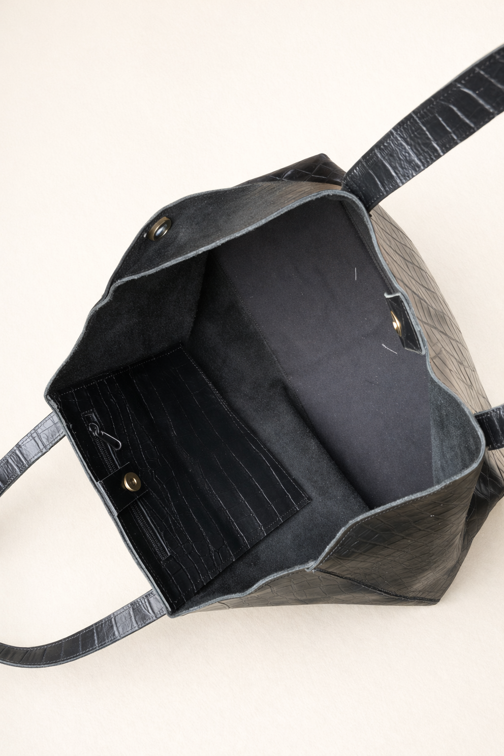 Bethel Tote Bag Black – Handmade Croc-Embossed Ethiopian Leather, Scandinavian Design – inside View – Qoda
