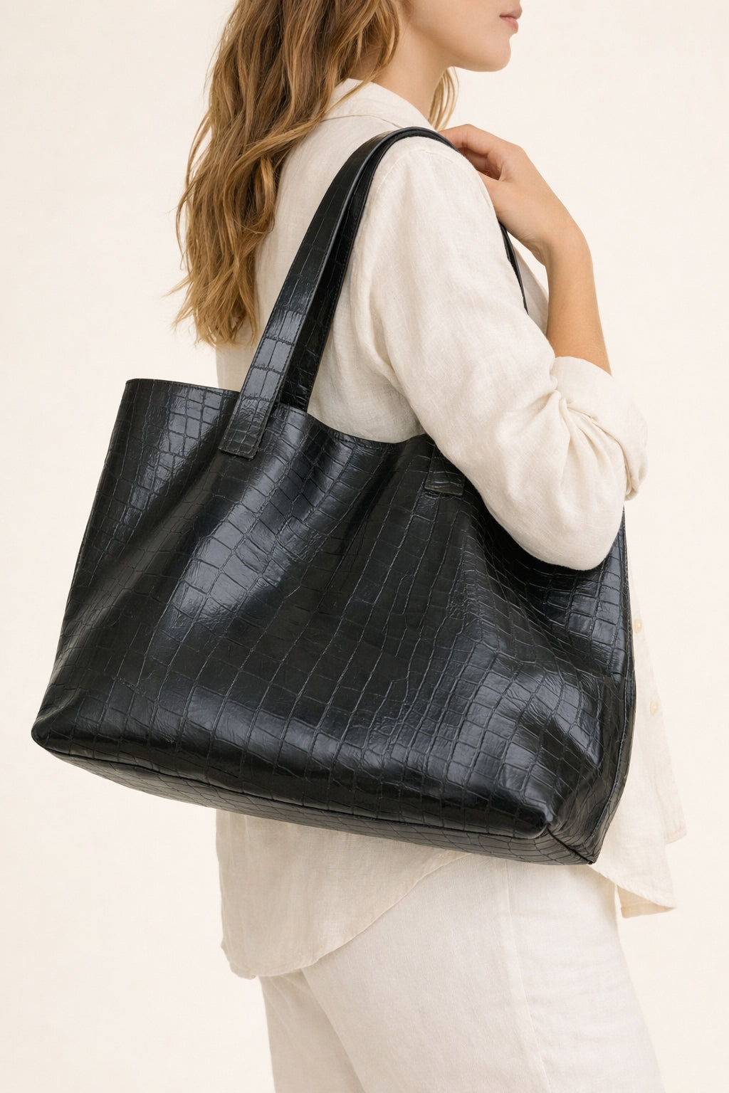 Bethel Tote Bag Black – Handmade Croc-Embossed Ethiopian Leather, Scandinavian Design – Worn Over Shoulder – Qoda
